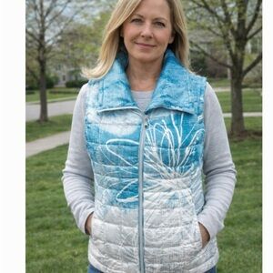 Dolcezza Simply Art puffer zip up vest size small